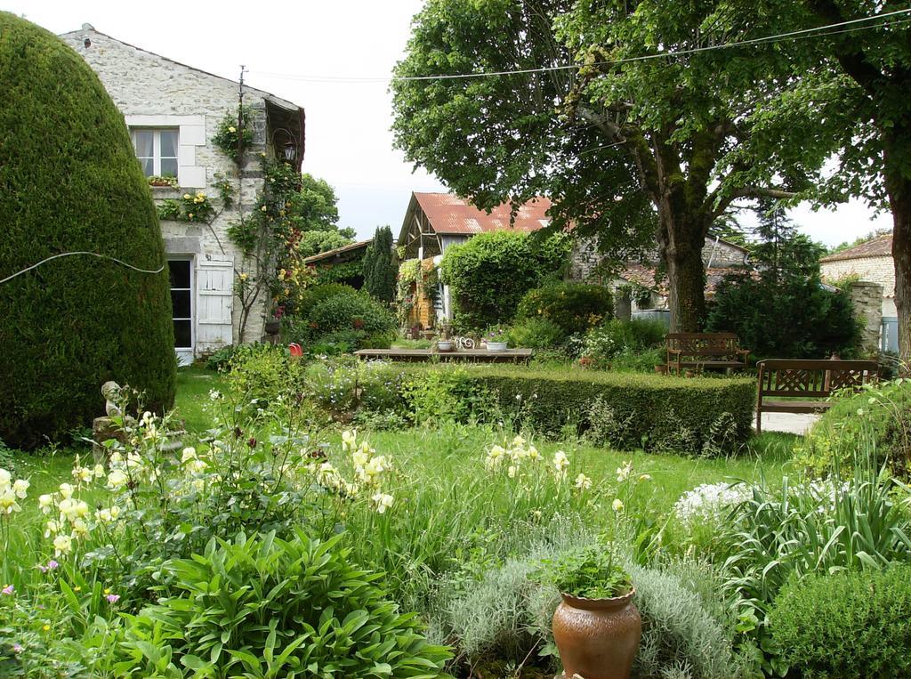 A L'Antan - La Ferme D'Octave Bed & Breakfast Saint-Hilaire-de-Villefranche Eksteriør bilde