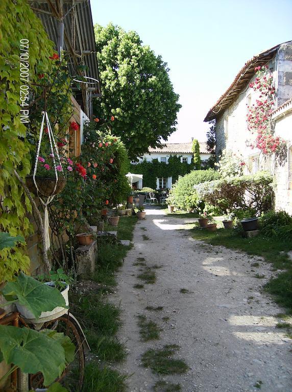 A L'Antan - La Ferme D'Octave Bed & Breakfast Saint-Hilaire-de-Villefranche Eksteriør bilde