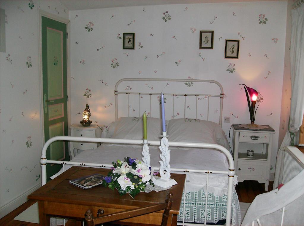 A L'Antan - La Ferme D'Octave Bed & Breakfast Saint-Hilaire-de-Villefranche Rom bilde